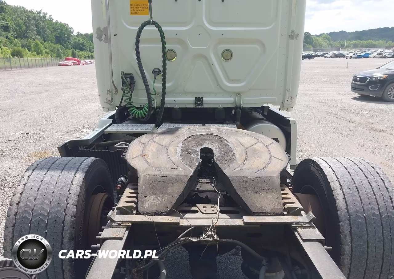 2011 Freightliner Cascadia 125 VIN:1FUJGLDRXBSBB9568 - 6