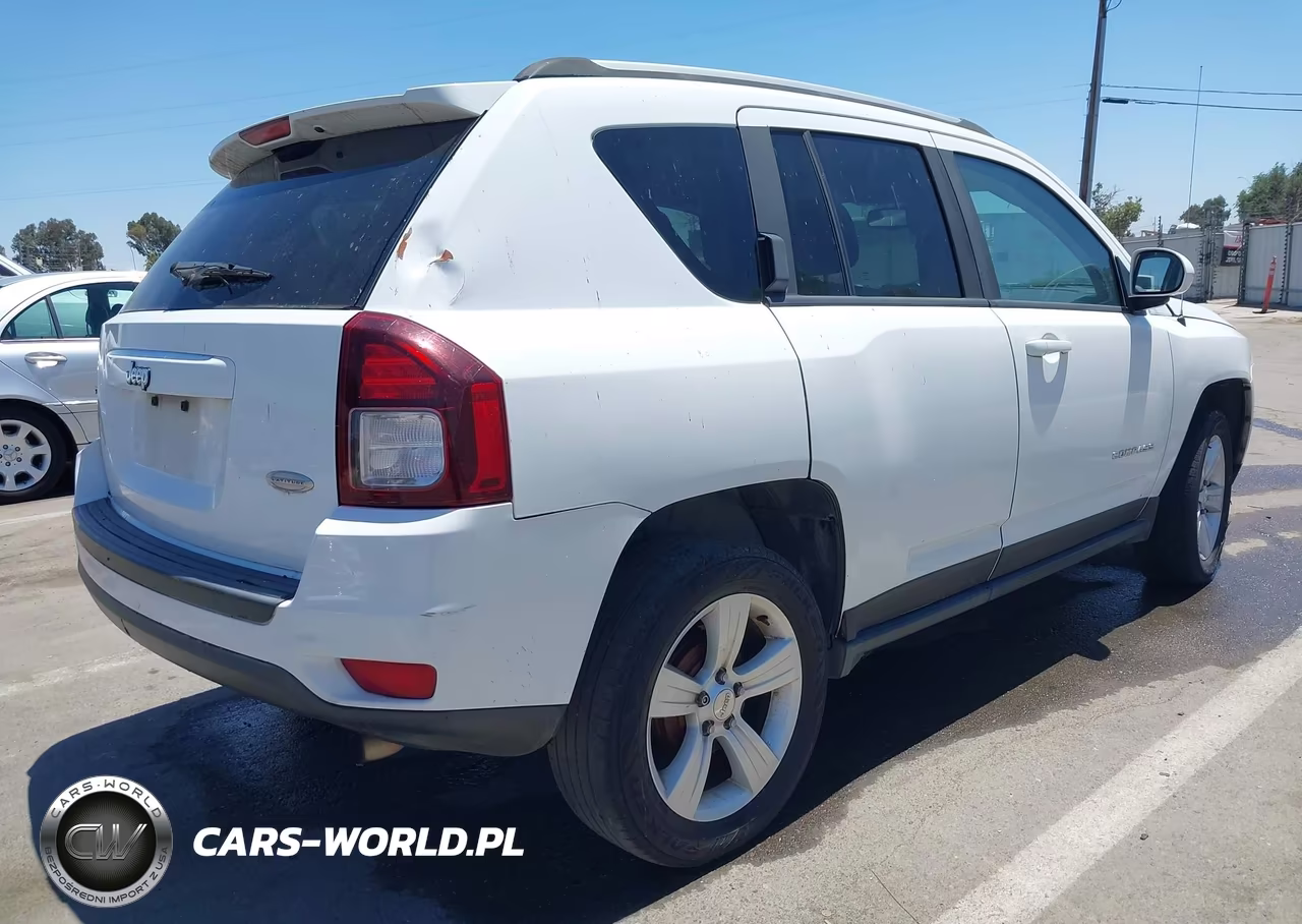 2016 Jeep Compass Latitude VIN:1C4NJCEA6GD614978 - 4
