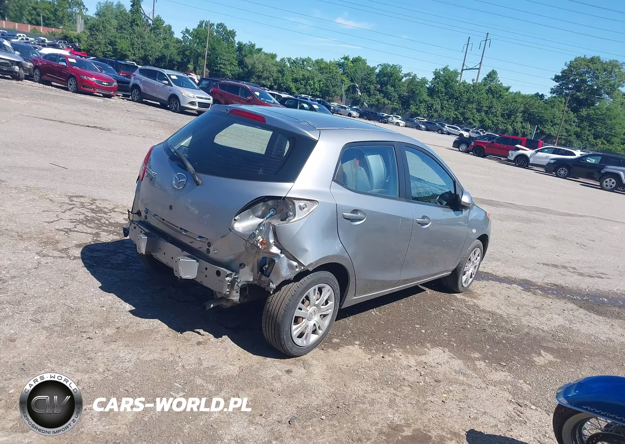 2013 Mazda Mazda2 Sport VIN:JM1DE1KZ9D0165541 - 4
