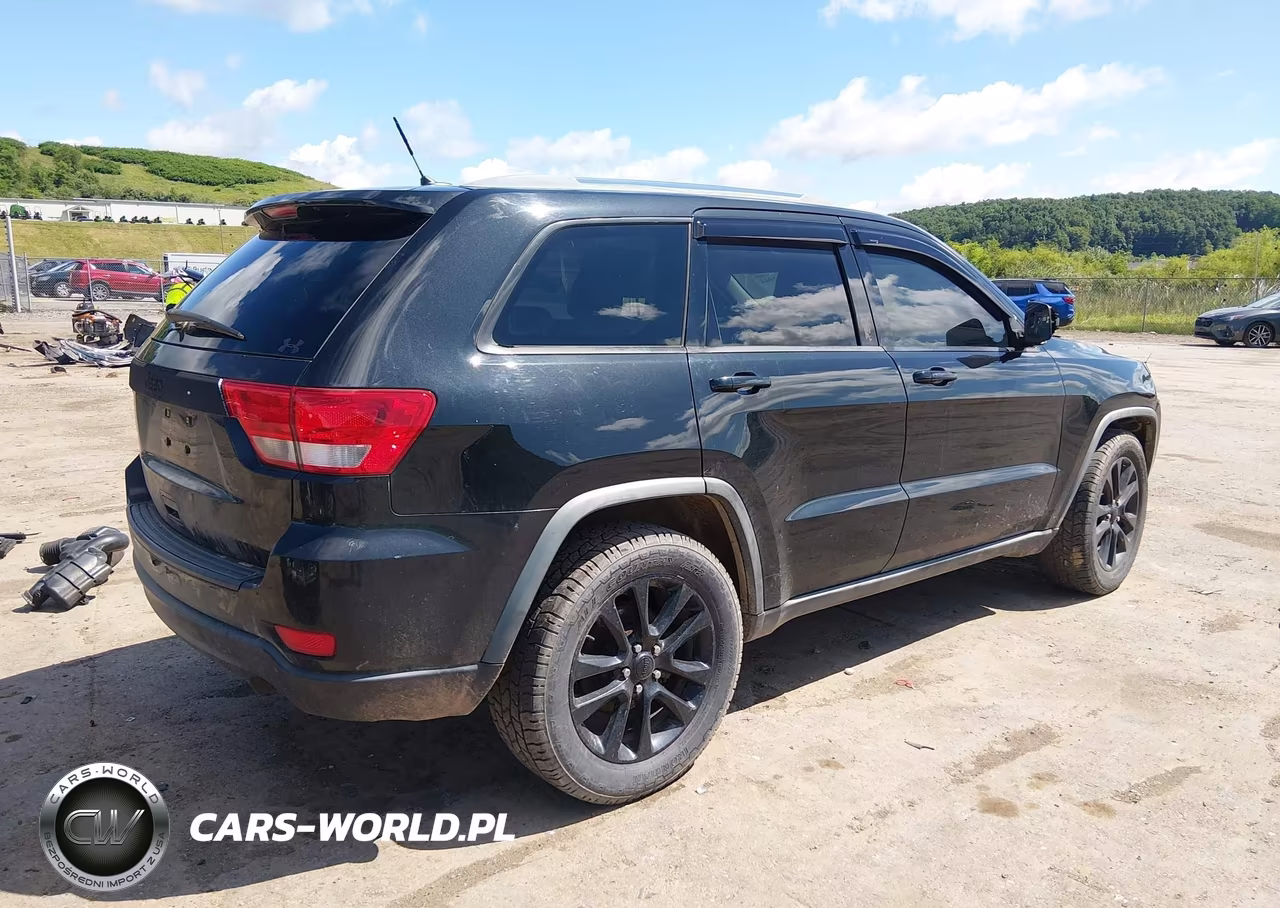 2011 Jeep Grand Cherokee Laredo VIN:1J4RR4GGXBC554939 - 4