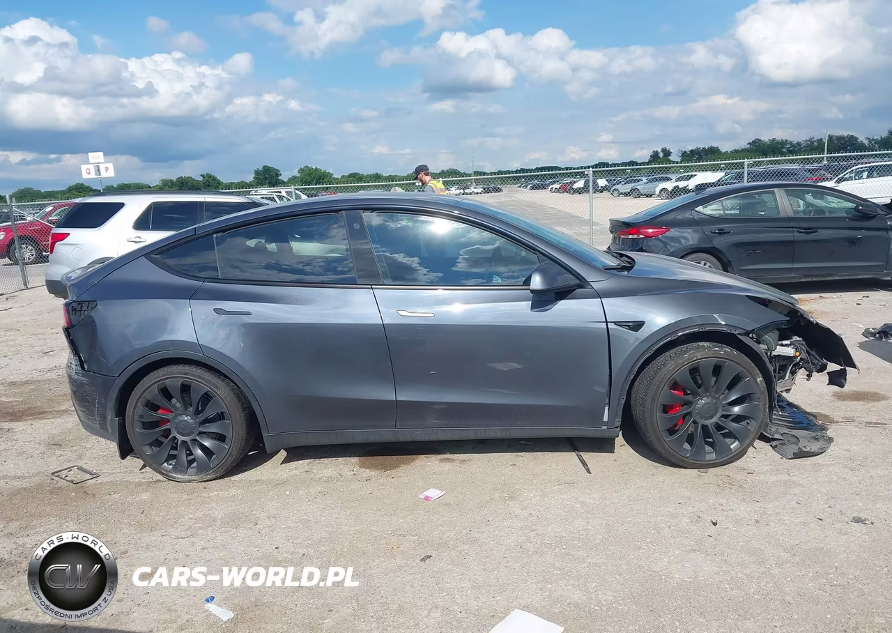 2022 Tesla Model Y Performance Dual Motor All-Wheel Drive VIN:7SAYGDEF8NF494767 - 11