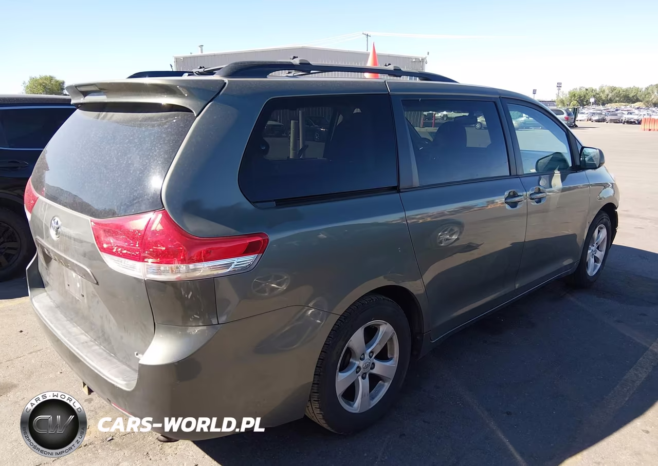 2012 Toyota Sienna Le V6 8 Passenger VIN:5TDKK3DC9CS201549 - 4