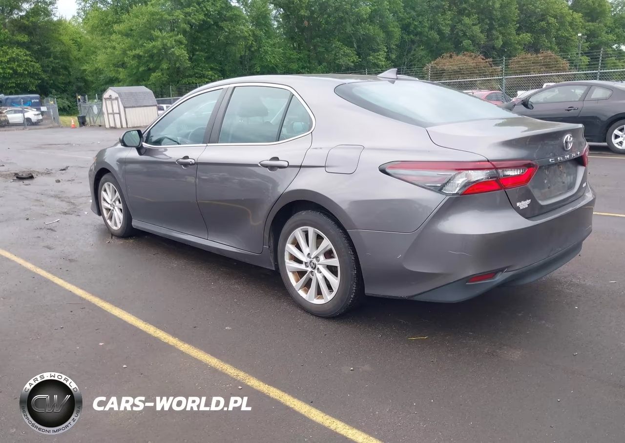 2021 Toyota Camry Le VIN:4T1C11AK1MU423549 - 3