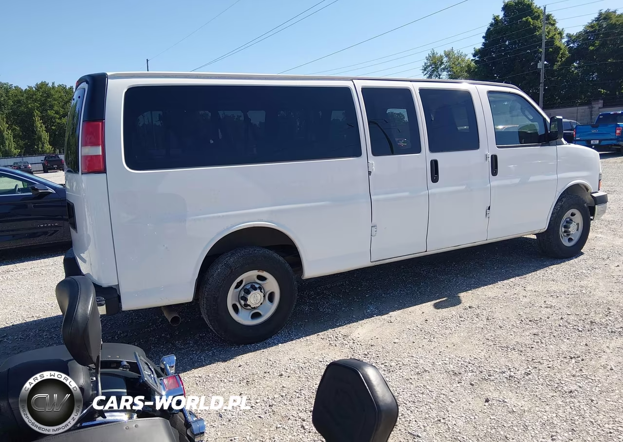 2016 Chevrolet Express 3500 Lt VIN:1GAZGPFG6G1313499 - 4