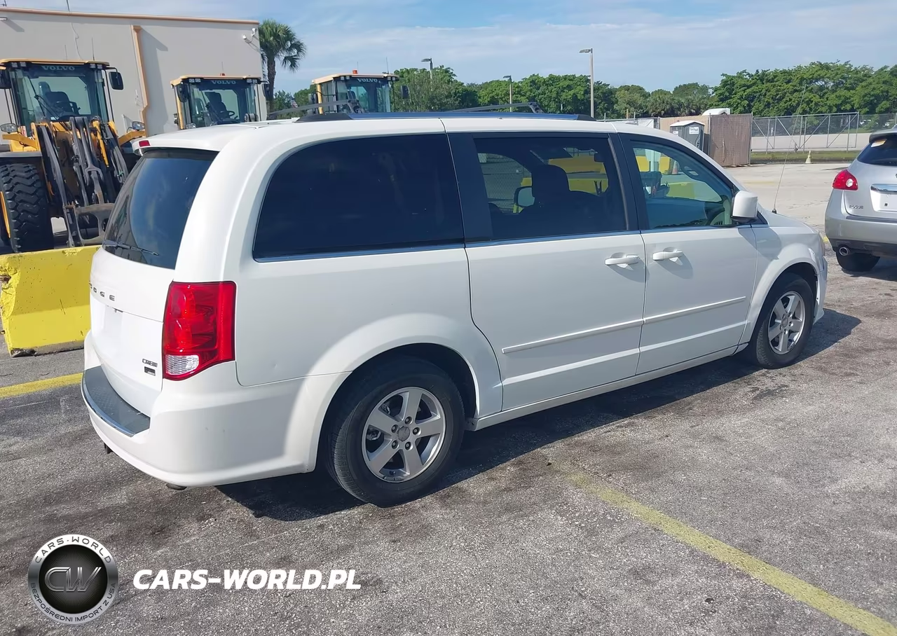 2011 Dodge Grand Caravan Crew VIN:2D4RN5DGXBR678487 - 4