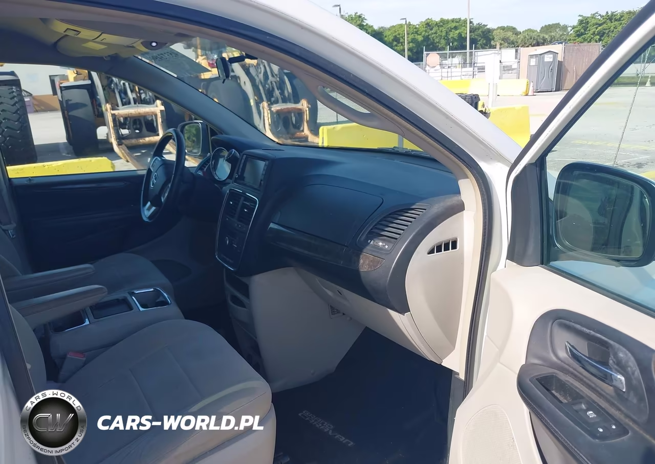 2011 Dodge Grand Caravan Crew VIN:2D4RN5DGXBR678487 - 5