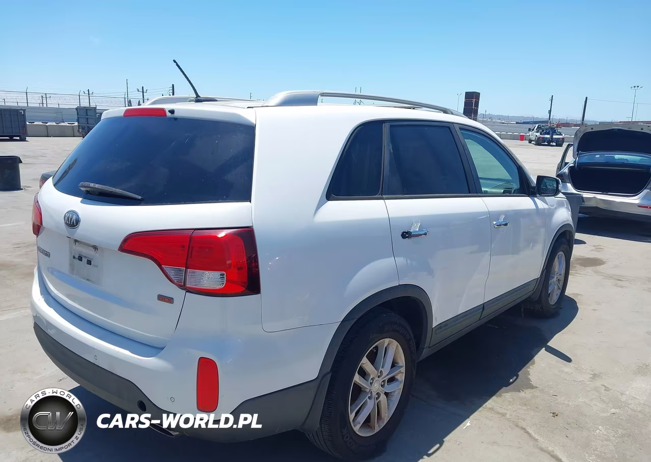 2014 Kia Sorento Lx VIN:5XYKT4A62EG485527 - 4