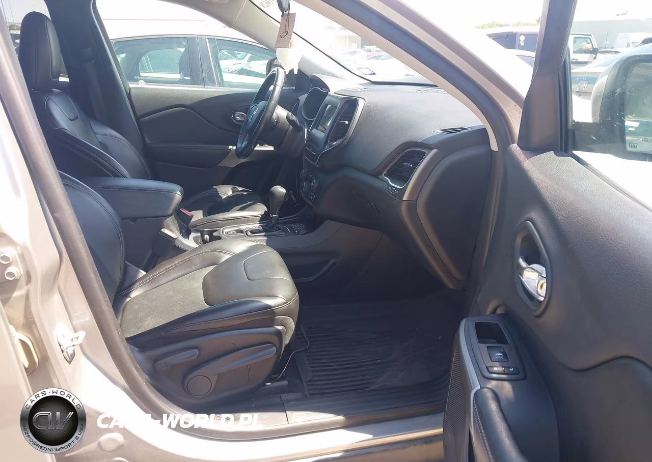 2019 Jeep Cherokee Latitude Plus Fwd VIN:1C4PJLLB0KD226285 - 5