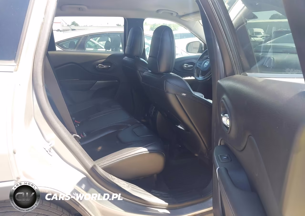 2019 Jeep Cherokee Latitude Plus Fwd VIN:1C4PJLLB0KD226285 - 8