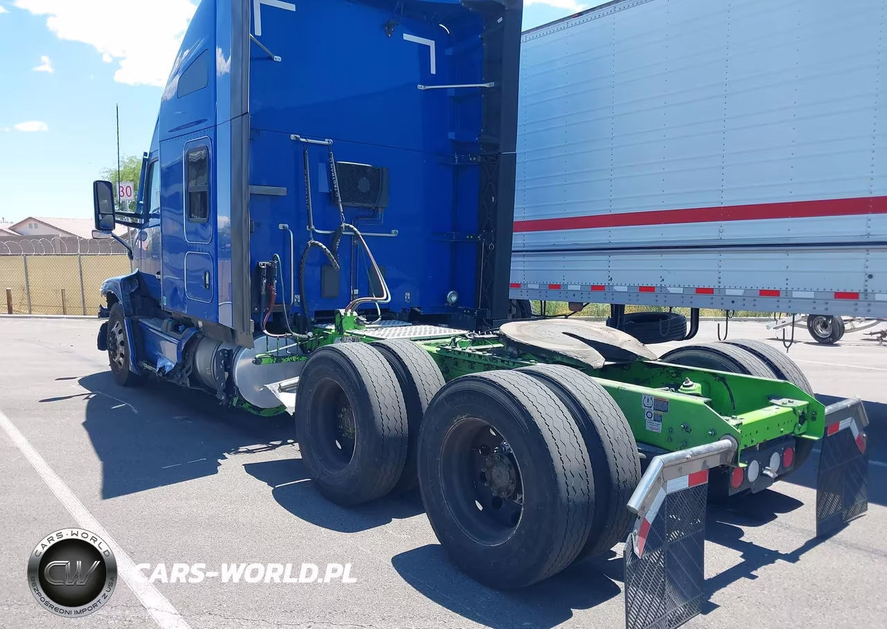 2023 Kenworth T680 VIN:1XKYDP9X7PJ235780 - 3