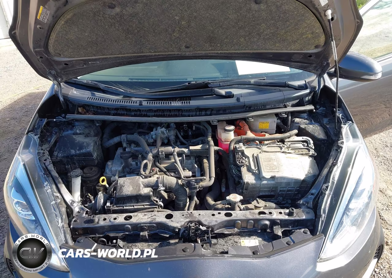 2018 Toyota Prius C Two VIN:JTDKDTB30J1605251 - 10