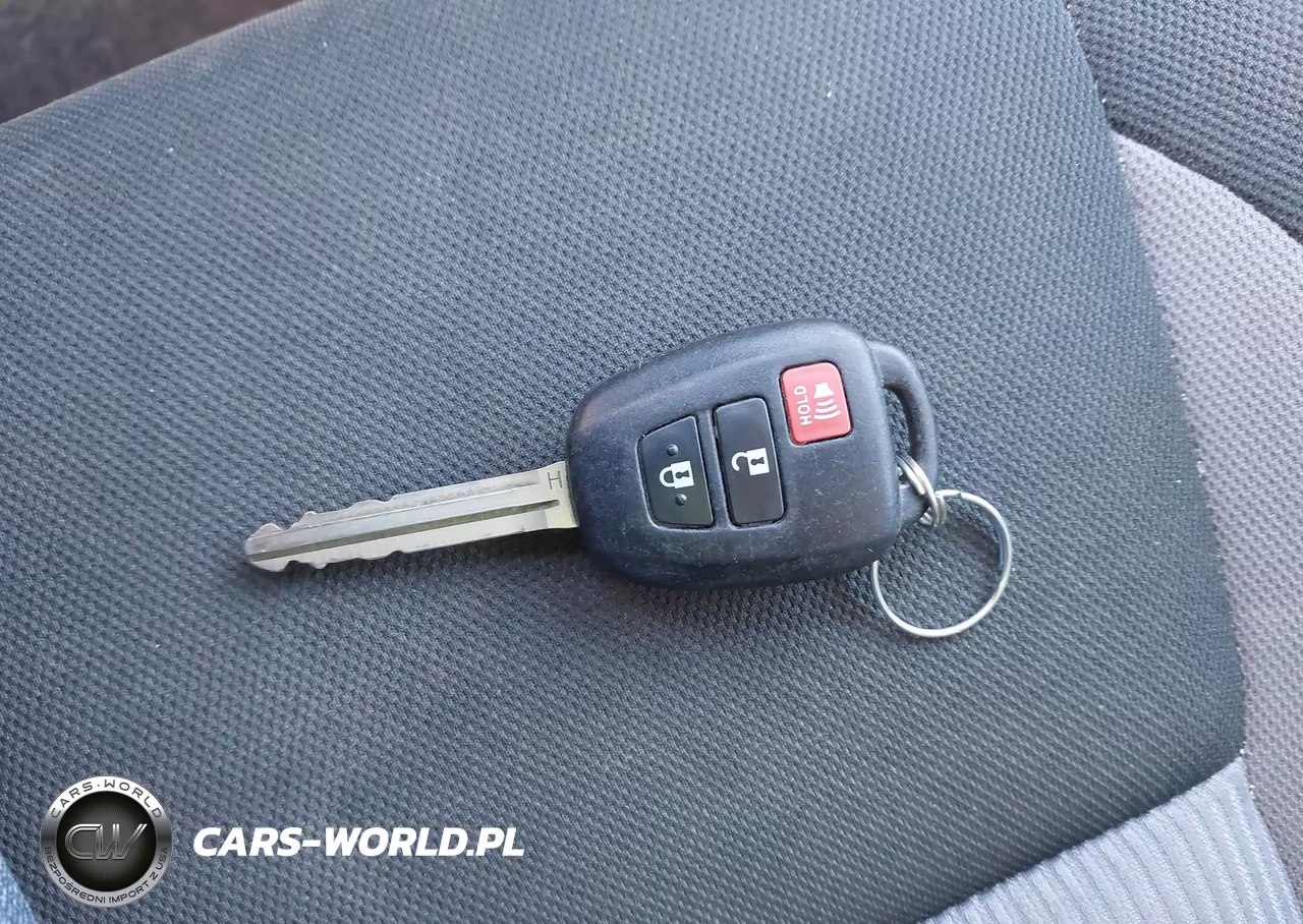 2018 Toyota Prius C Two VIN:JTDKDTB30J1605251 - 11