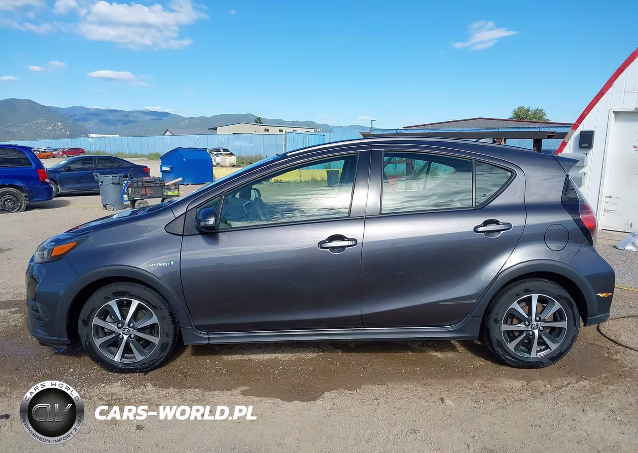 2018 Toyota Prius C Two VIN:JTDKDTB30J1605251 - 14