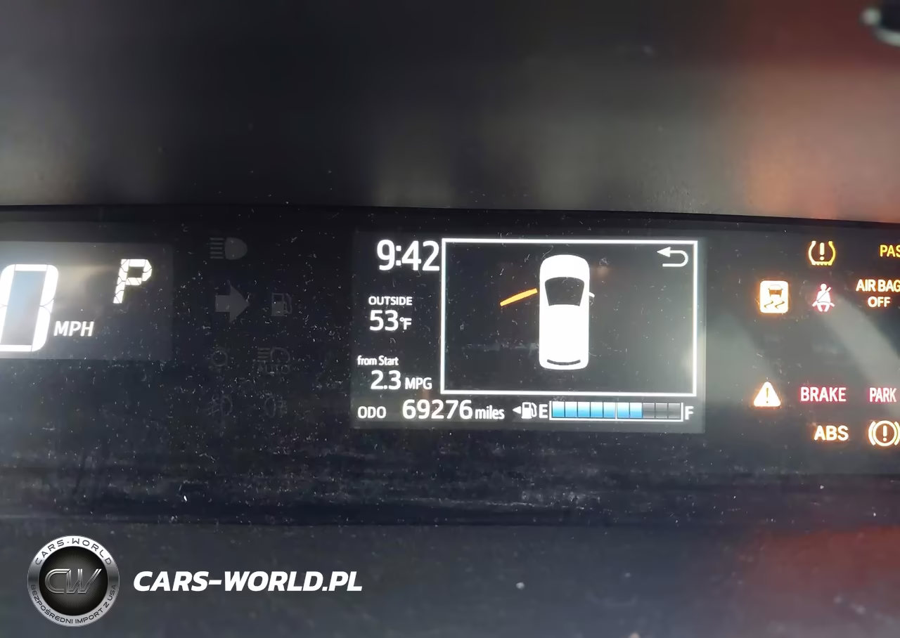 2018 Toyota Prius C Two VIN:JTDKDTB30J1605251 - 15