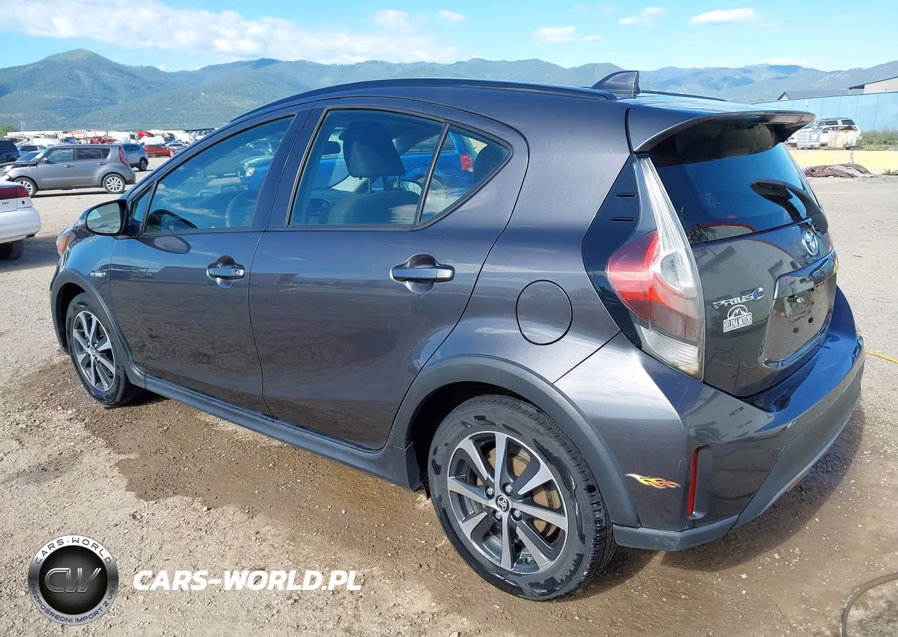 2018 Toyota Prius C Two VIN:JTDKDTB30J1605251 - 3