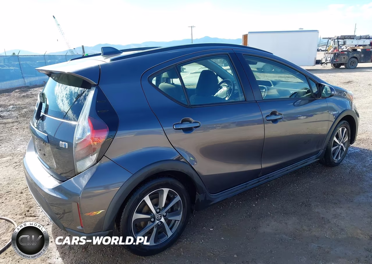 2018 Toyota Prius C Two VIN:JTDKDTB30J1605251 - 4
