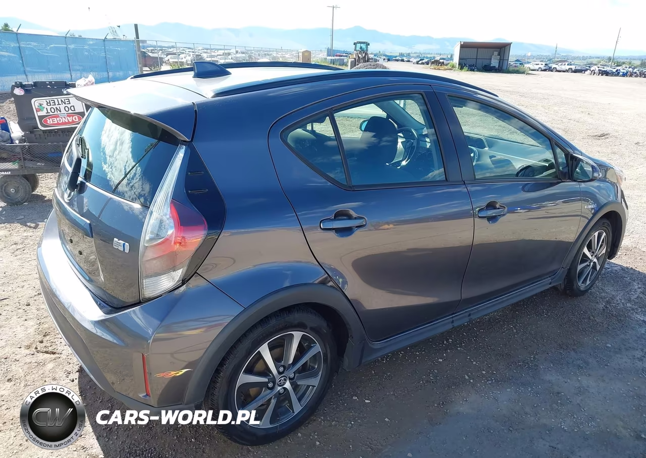 2018 Toyota Prius C Two VIN:JTDKDTB30J1605251 - 6