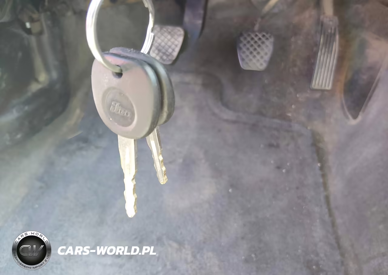 2004 Saturn Ion 3 VIN:1G8AV12F74Z153323 - 11