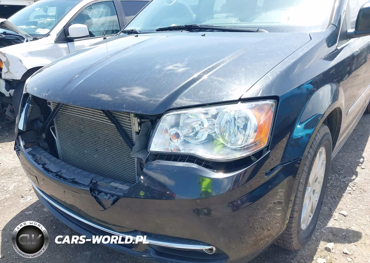 2015 Chrysler Town & Country Touring VIN:2C4RC1BG9FR619628 - 13