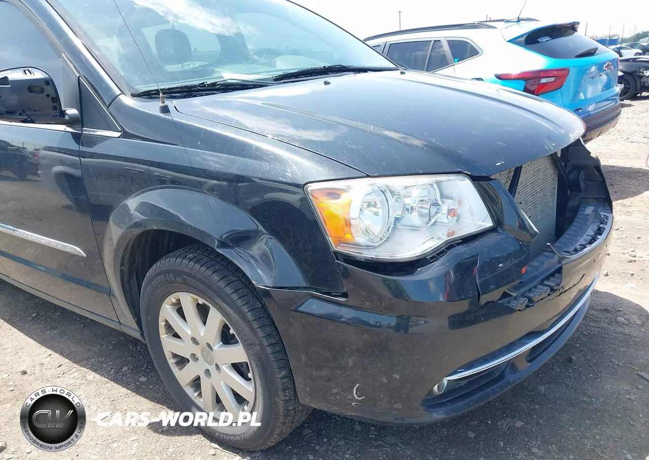 2015 Chrysler Town & Country Touring VIN:2C4RC1BG9FR619628 - 6