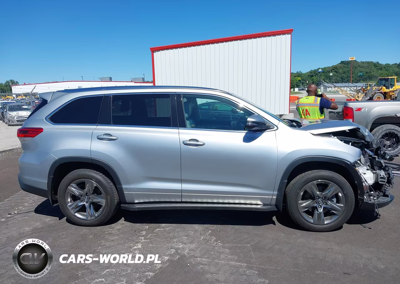 2018 Toyota Highlander Limited Platinum VIN:5TDDZRFH7JS896353 - 13