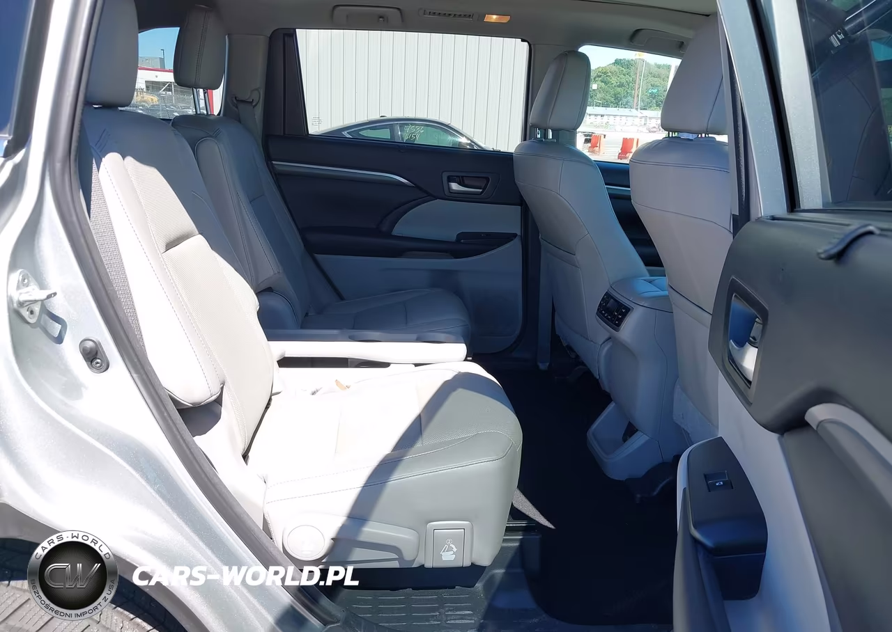 2018 Toyota Highlander Limited Platinum VIN:5TDDZRFH7JS896353 - 8