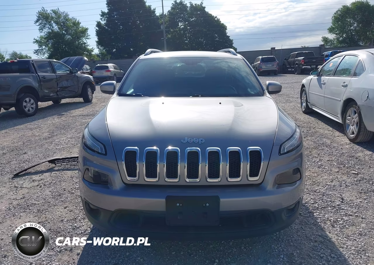 2015 Jeep Cherokee Latitude VIN:1C4PJMCBXFW645762 - 12