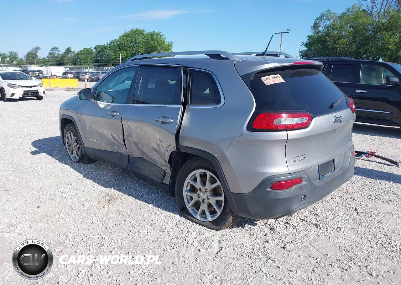 2015 Jeep Cherokee Latitude VIN:1C4PJMCBXFW645762 - 3