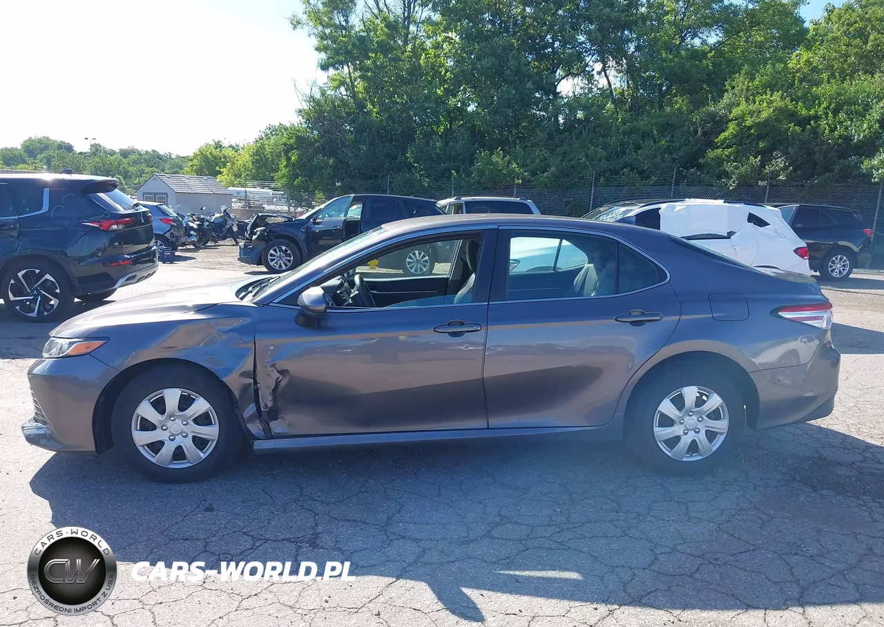 2019 Toyota Camry L VIN:4T1B11HK3KU716173 - 14
