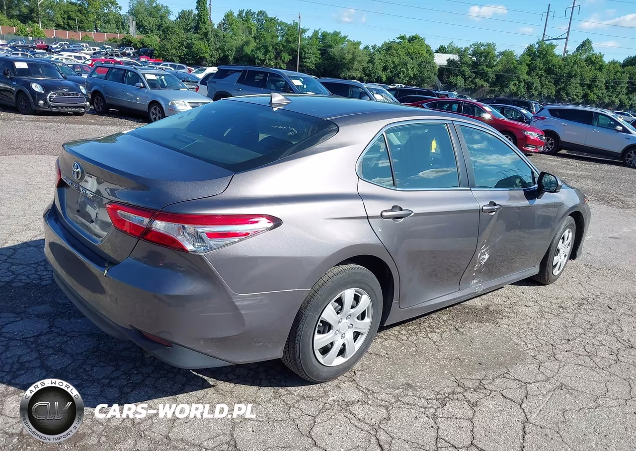 2019 Toyota Camry L VIN:4T1B11HK3KU716173 - 4
