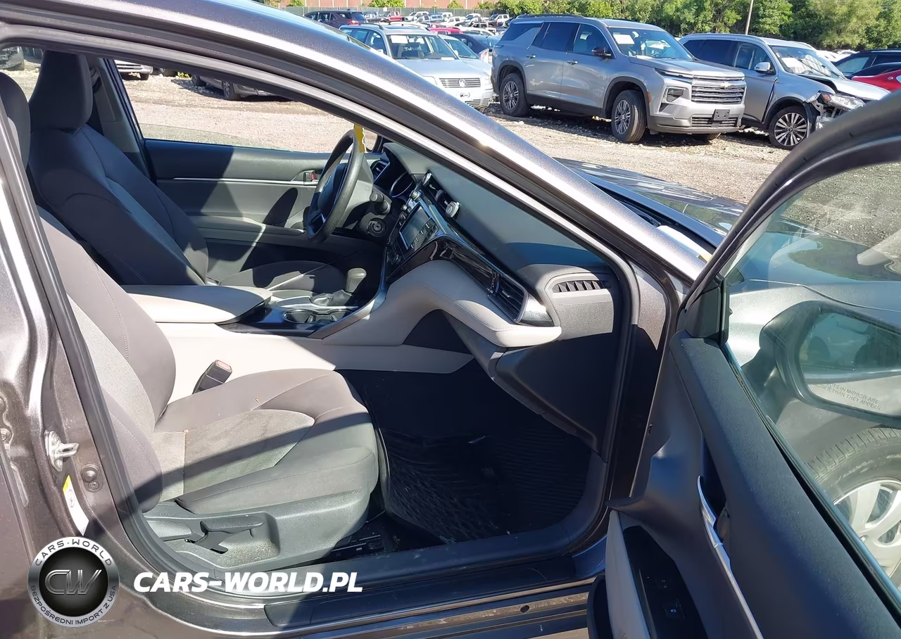 2019 Toyota Camry L VIN:4T1B11HK3KU716173 - 5