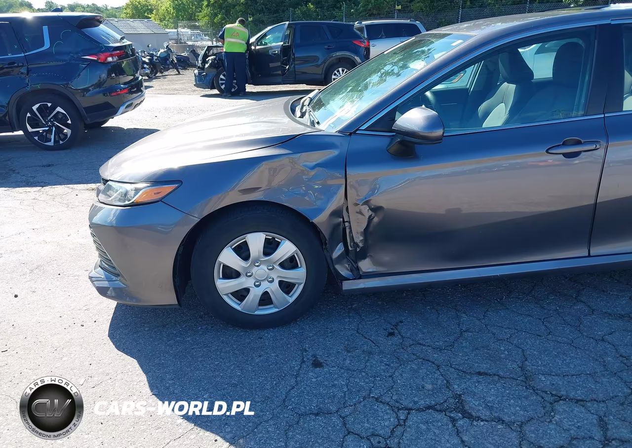 2019 Toyota Camry L VIN:4T1B11HK3KU716173 - 6