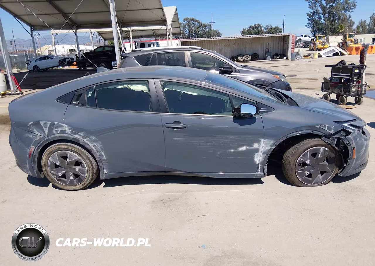 2025 Toyota Prius Le VIN:JTDACAAU0S3061210 - 13
