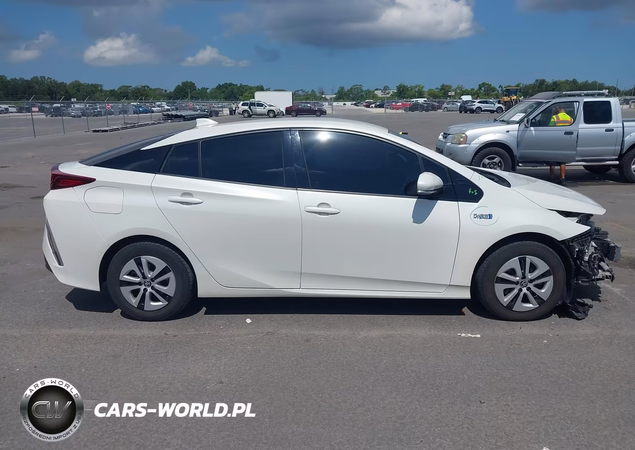2020 Toyota Prius Prime Le VIN:JTDKARFP8L3141559 - 14