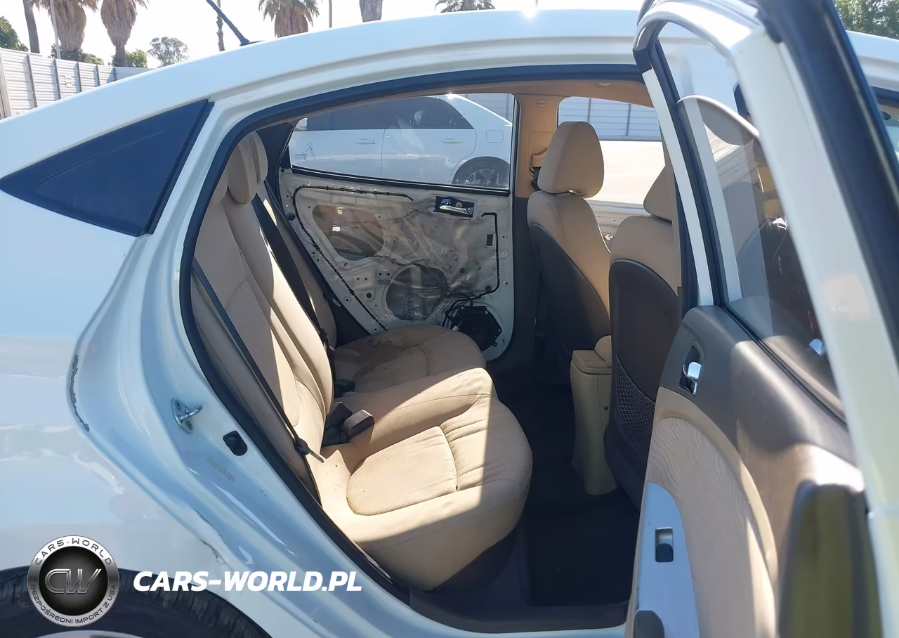 2012 Hyundai Accent Gls VIN:KMHCU4AE8CU267057 - 8