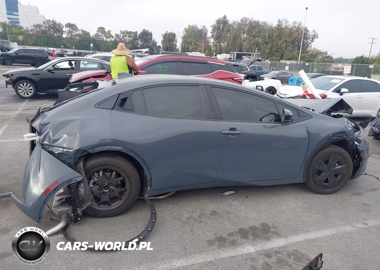 2025 Toyota Prius Le VIN:JTDACAAU9S3064249 - 18