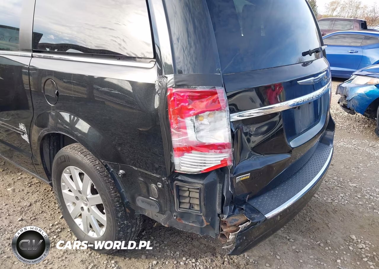 2016 Chrysler Town & Country Touring VIN:2C4RC1BG0GR237974 - 6