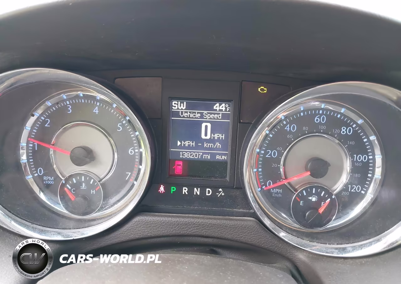 2016 Chrysler Town & Country Touring VIN:2C4RC1BG0GR237974 - 7