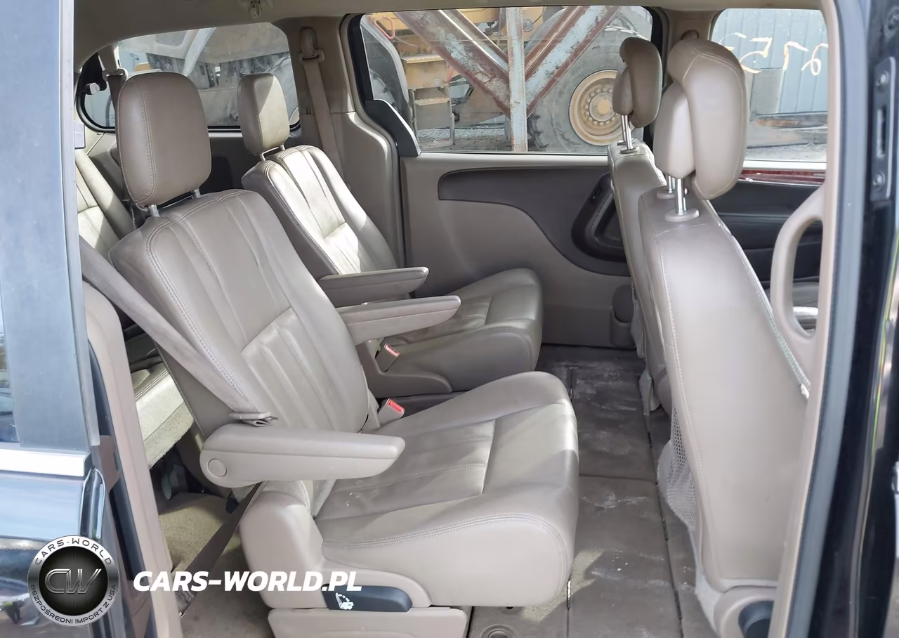 2016 Chrysler Town & Country Touring VIN:2C4RC1BG0GR237974 - 8