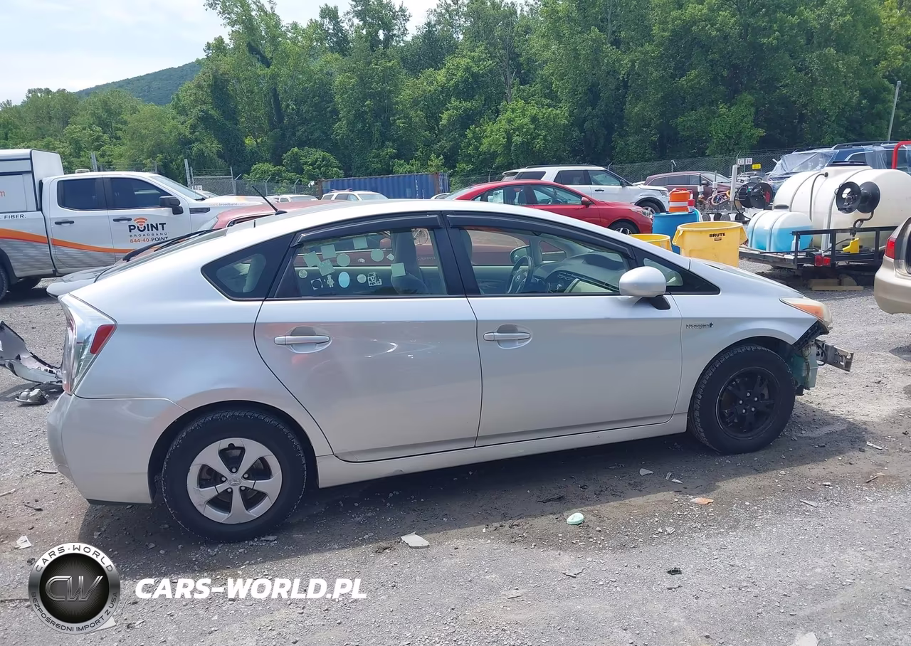 2013 Toyota Prius Two VIN:JTDKN3DU0D1718222 - 13