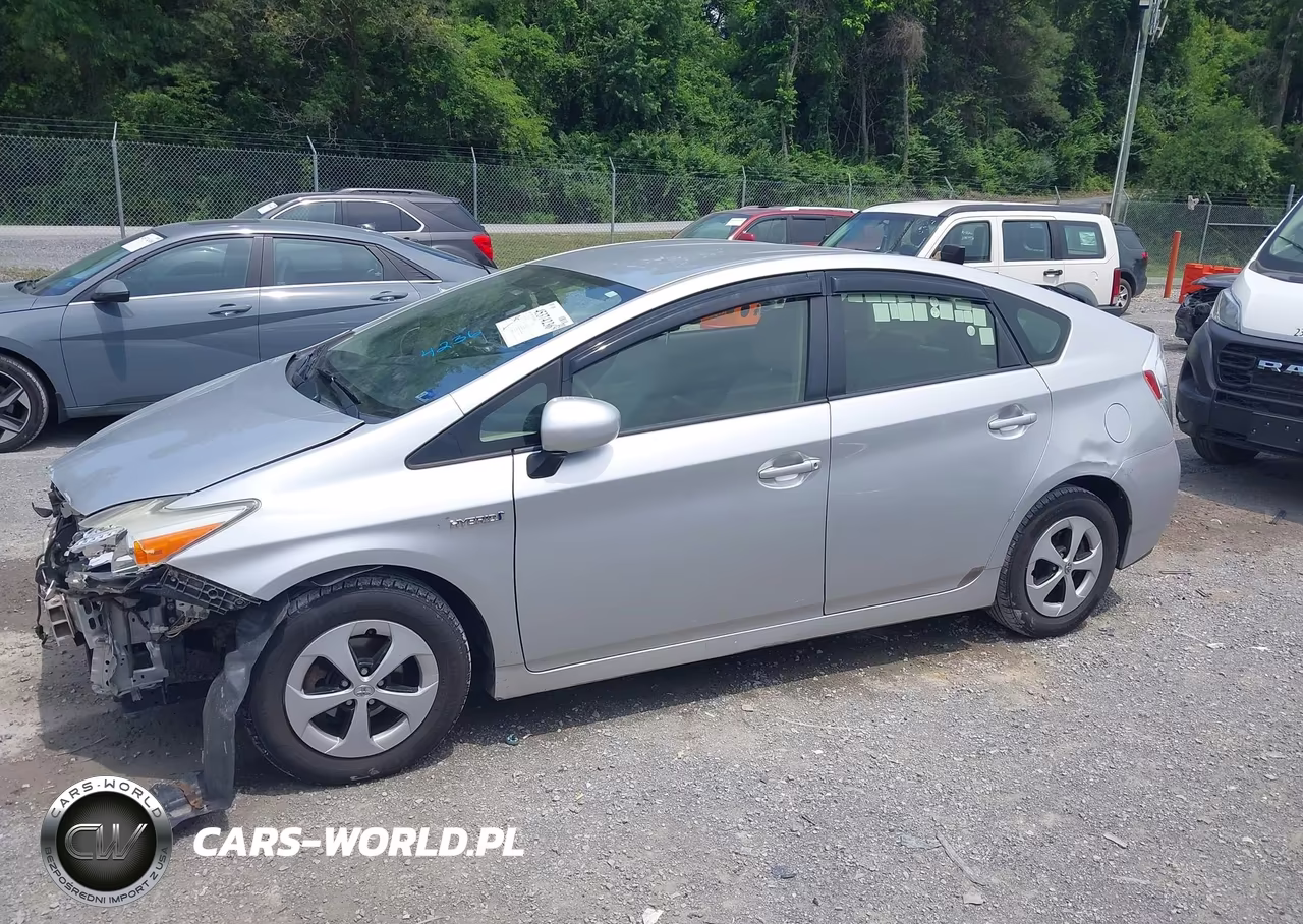 2013 Toyota Prius Two VIN:JTDKN3DU0D1718222 - 14