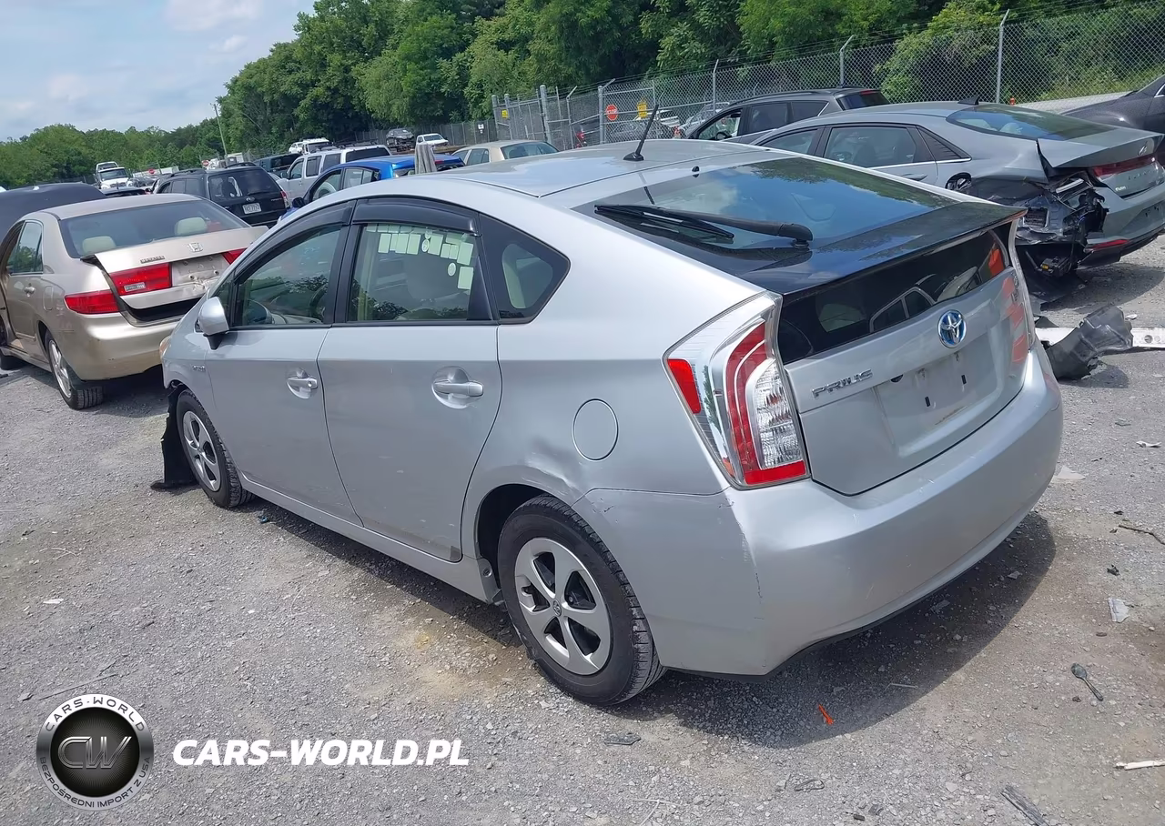 2013 Toyota Prius Two VIN:JTDKN3DU0D1718222 - 3