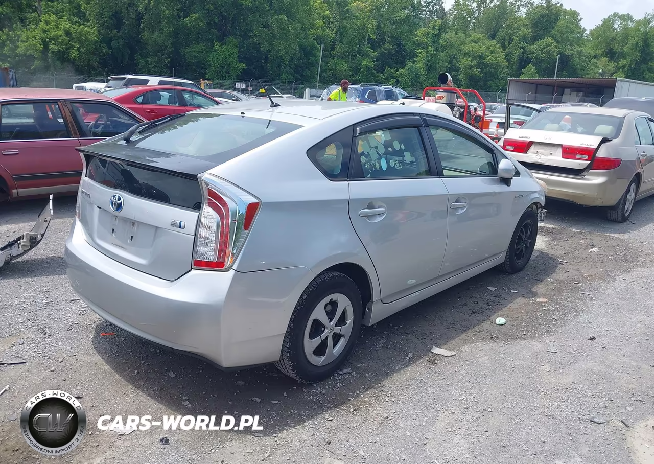 2013 Toyota Prius Two VIN:JTDKN3DU0D1718222 - 4