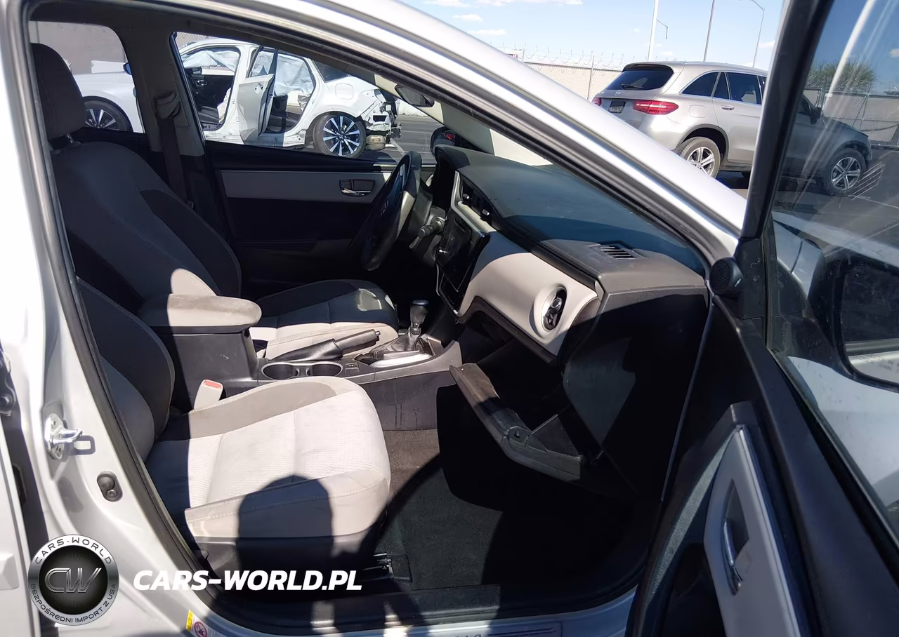 2017 Toyota Corolla Le VIN:2T1BURHE7HC857841 - 5