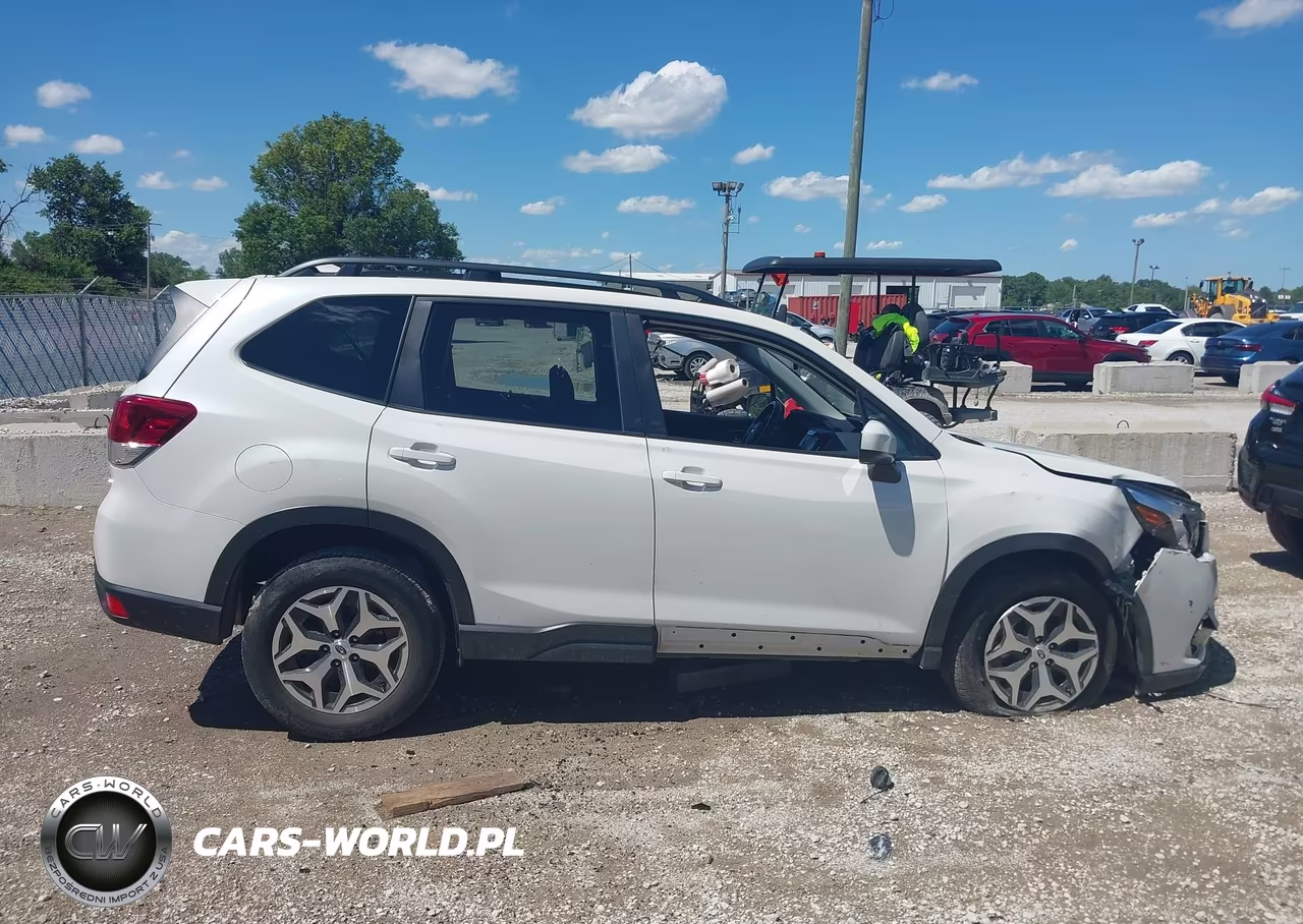 2023 Subaru Forester Premium VIN:JF2SKADC6PH449600 - 13