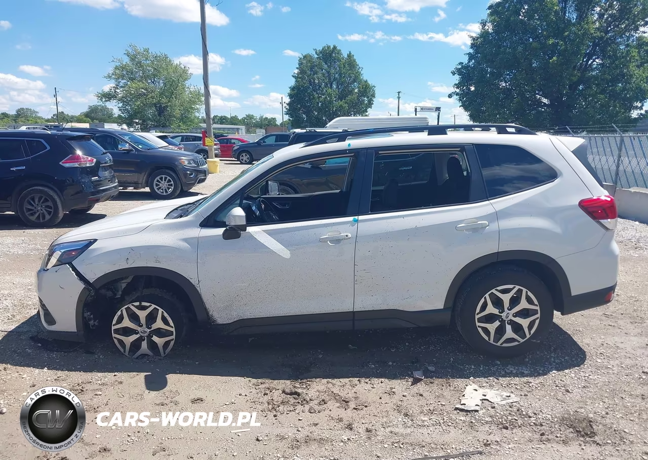 2023 Subaru Forester Premium VIN:JF2SKADC6PH449600 - 14