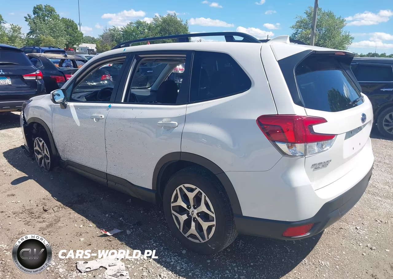 2023 Subaru Forester Premium VIN:JF2SKADC6PH449600 - 3