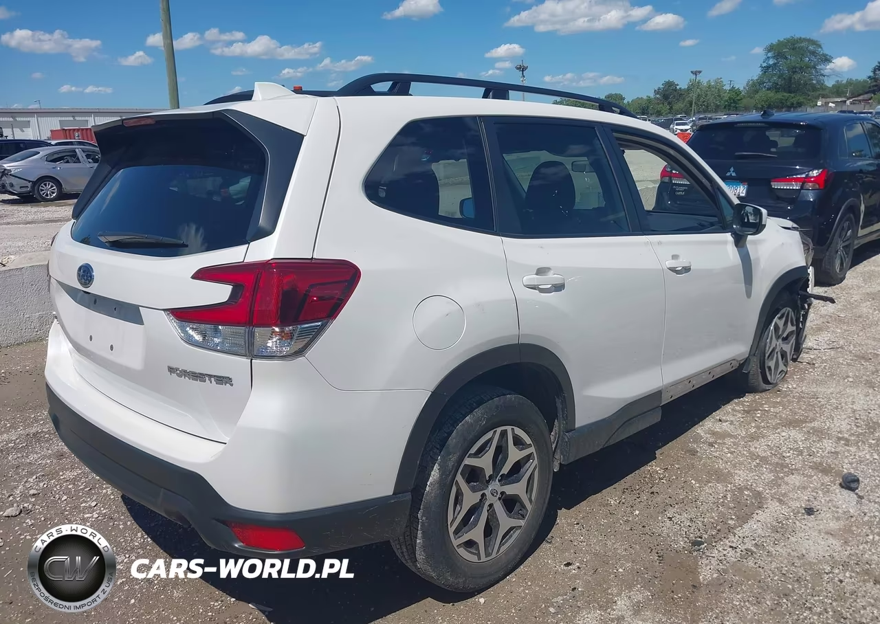 2023 Subaru Forester Premium VIN:JF2SKADC6PH449600 - 4