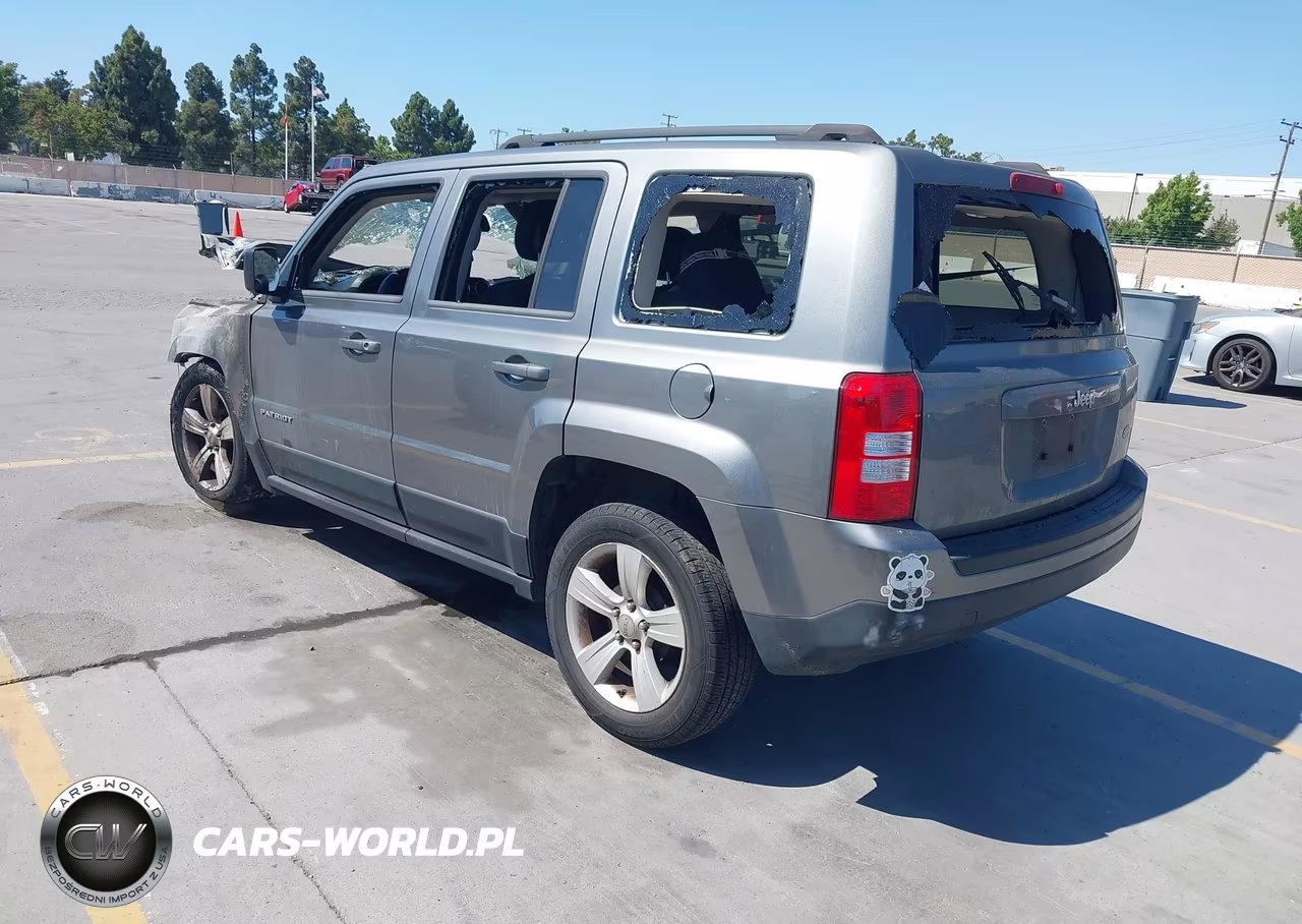 2013 Jeep Patriot Latitude VIN:1C4NJPFBXDD181286 - 3