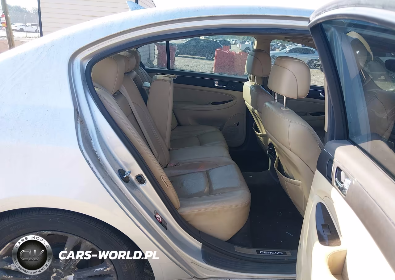 2011 Hyundai Genesis 4.6 VIN:KMHGC4DF7BU132322 - 8